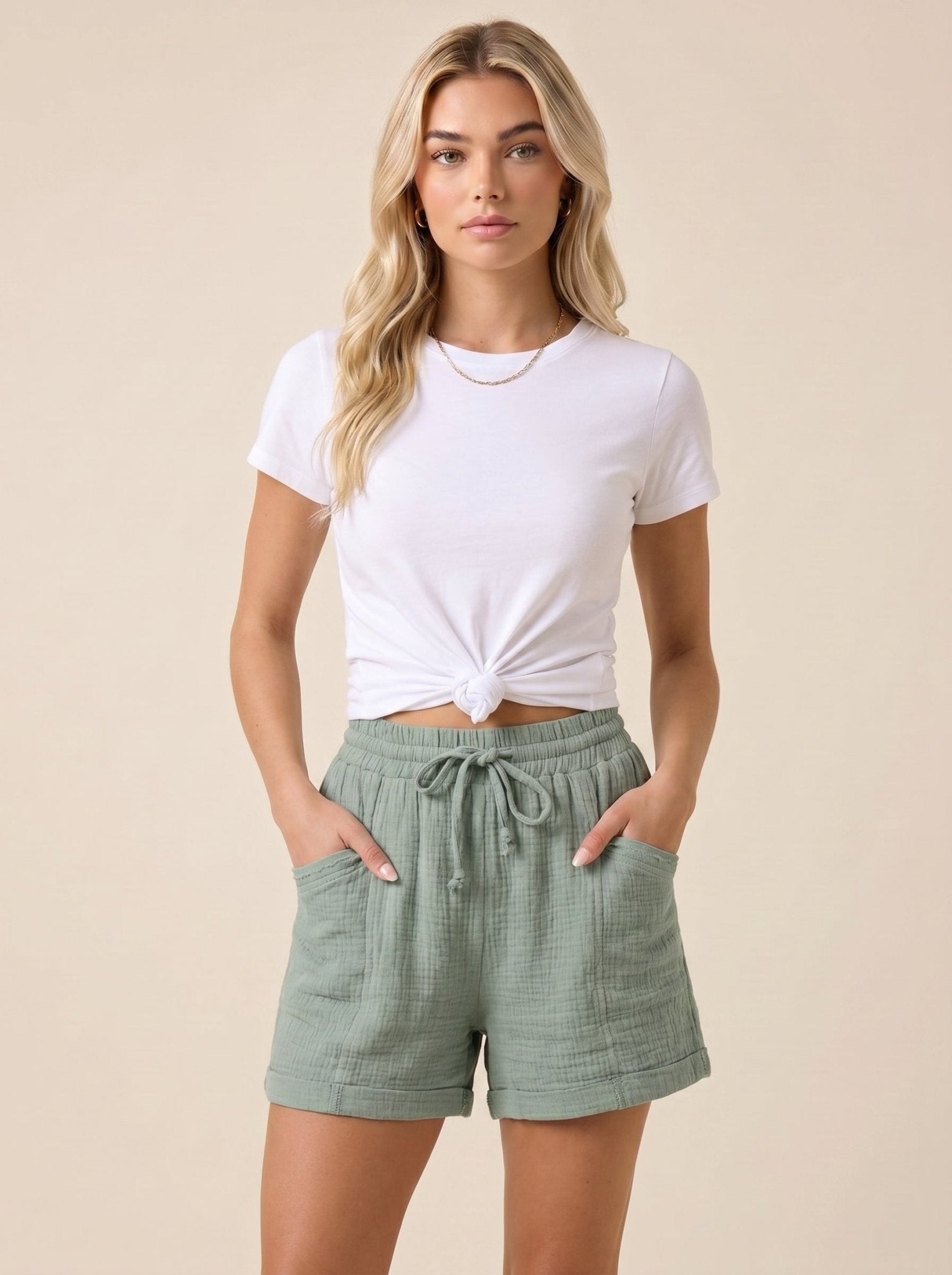 Damen Shorts mit Kordelzugbund und Aufgesetzten Taschen-Shorts for women-Alpenkind