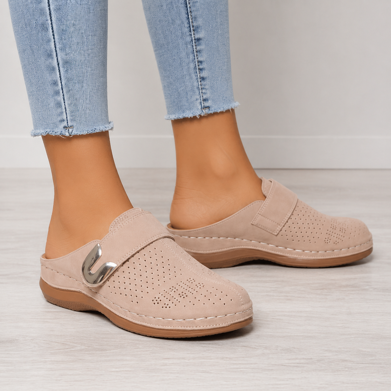 Damen Slip-On Loafer mit Schnallenriemen und Perforiertem Obermaterial-Footwear for women-Alpenkind