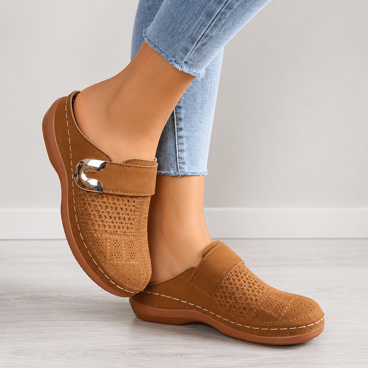 Damen Slip-On Loafer mit Schnallenriemen und Perforiertem Obermaterial-Footwear for women-Alpenkind