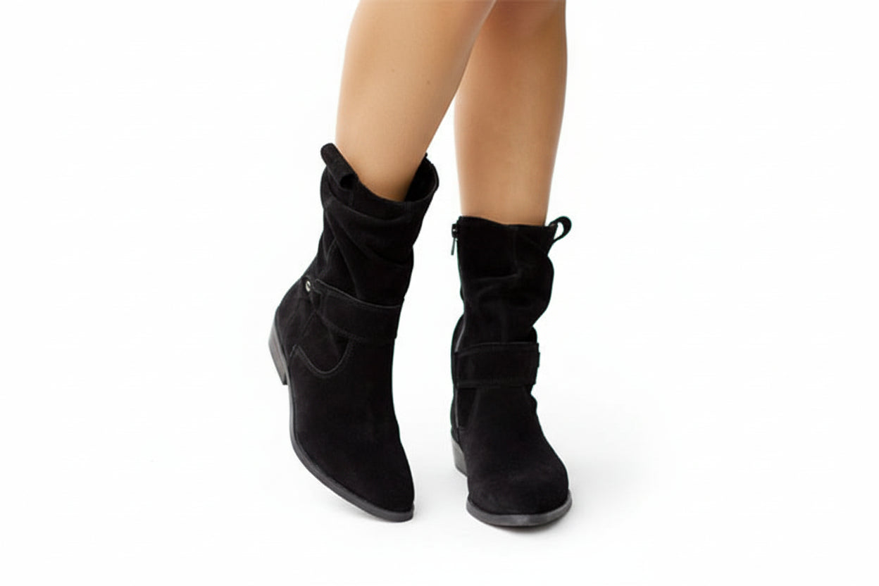 Damen Stiefel mit mittlerer Schafthöhe, Riemendetail und seitlichem Reißverschluss-Footwear for women-Alpenkind