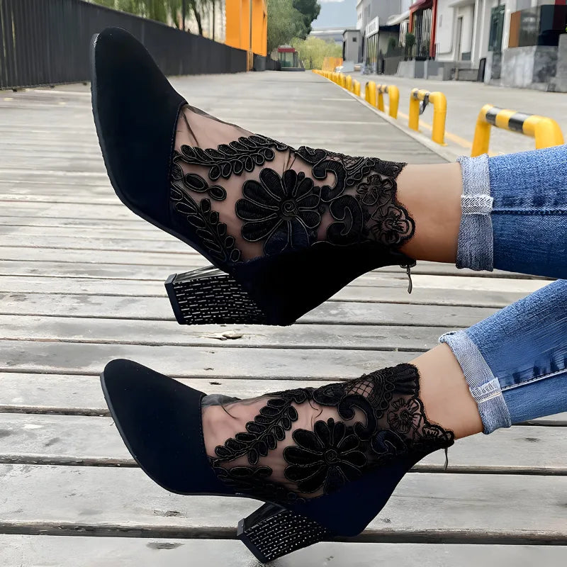 Damen-Stiefeletten aus Spitze mit Blockabsatz-Footwear for women-Alpenkind