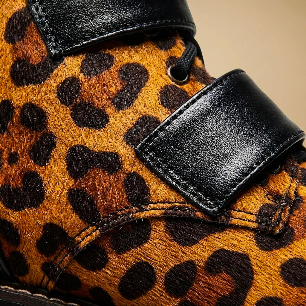 Damen-Stiefeletten mit Leopardenmuster und Schnallenriemen-Footwear for women-Alpenkind