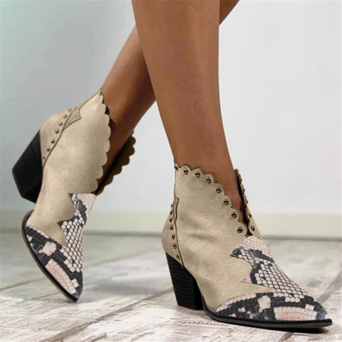 Damen-Stiefeletten mit spitzer Zehenpartie und gewelltem Rand-Footwear for women-Alpenkind