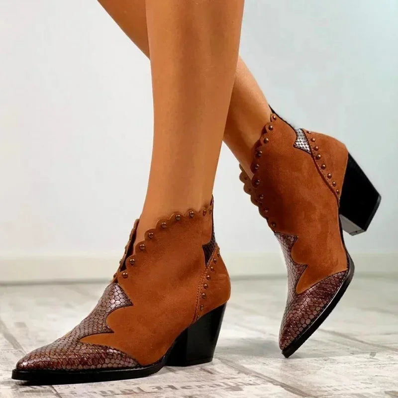 Damen-Stiefeletten mit spitzer Zehenpartie und gewelltem Rand-Footwear for women-Alpenkind