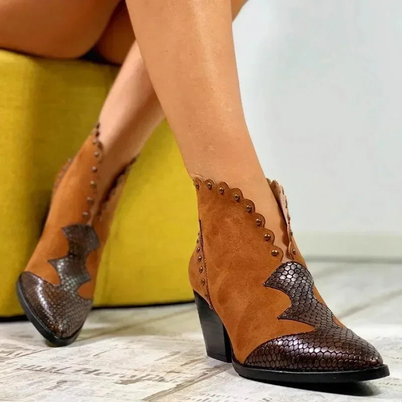 Damen-Stiefeletten mit spitzer Zehenpartie und gewelltem Rand-Footwear for women-Alpenkind