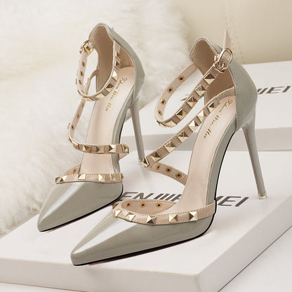 Damen-Stilettos mit spitzer Zehenpartie und Nieten-Footwear for women-Alpenkind