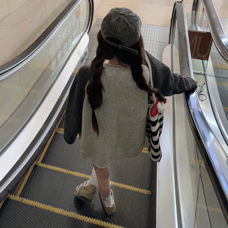 Damen Strickjacke mit Knopfleiste und kontrastierenden Ärmeln