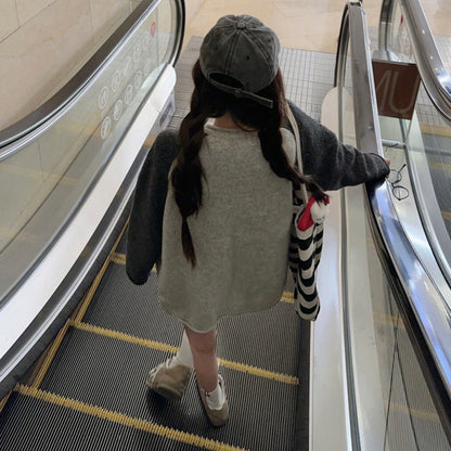 Damen Strickjacke mit Knopfleiste und kontrastierenden Ärmeln