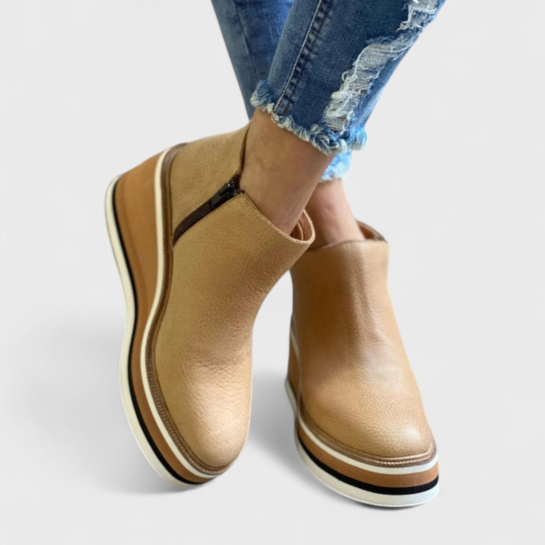 Damen-Wedges-Stiefeletten aus Wildlederimitat-Footwear for women-Alpenkind