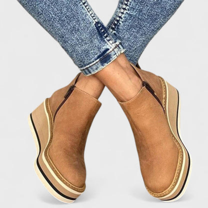 Damen-Wedges-Stiefeletten aus Wildlederimitat-Footwear for women-Alpenkind