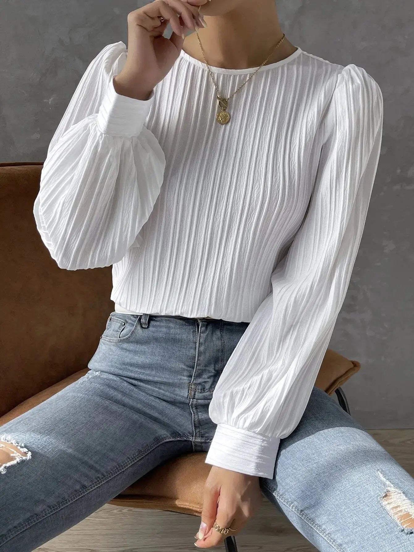 Damenbluse mit langen Ärmeln, Plissee-Struktur und Knopfverschluss hinten-Shirts for women-Alpenkind