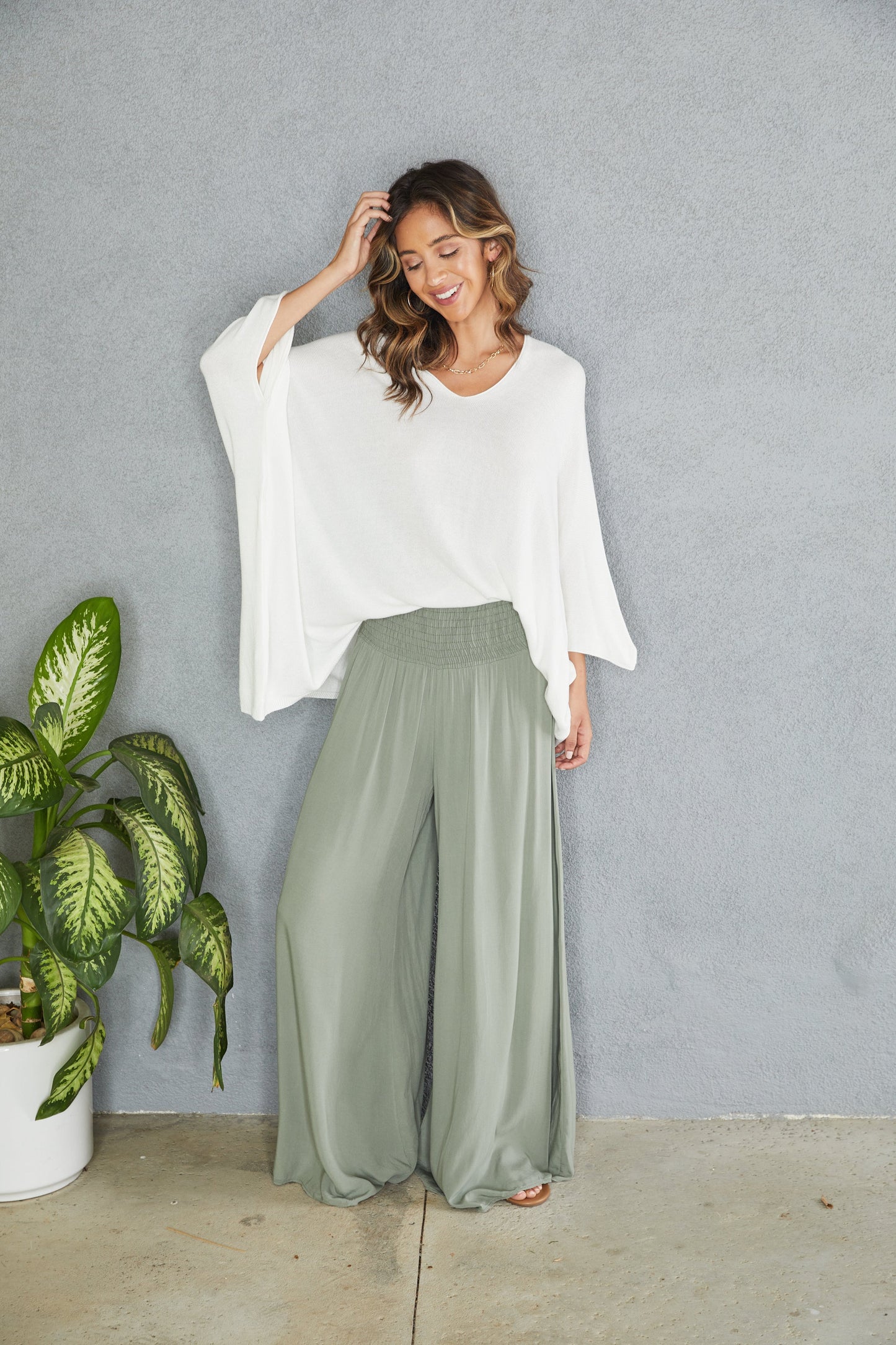 Damenhose mit weitem Bein und gesmoktem Bund-Pants for woman-Alpenkind
