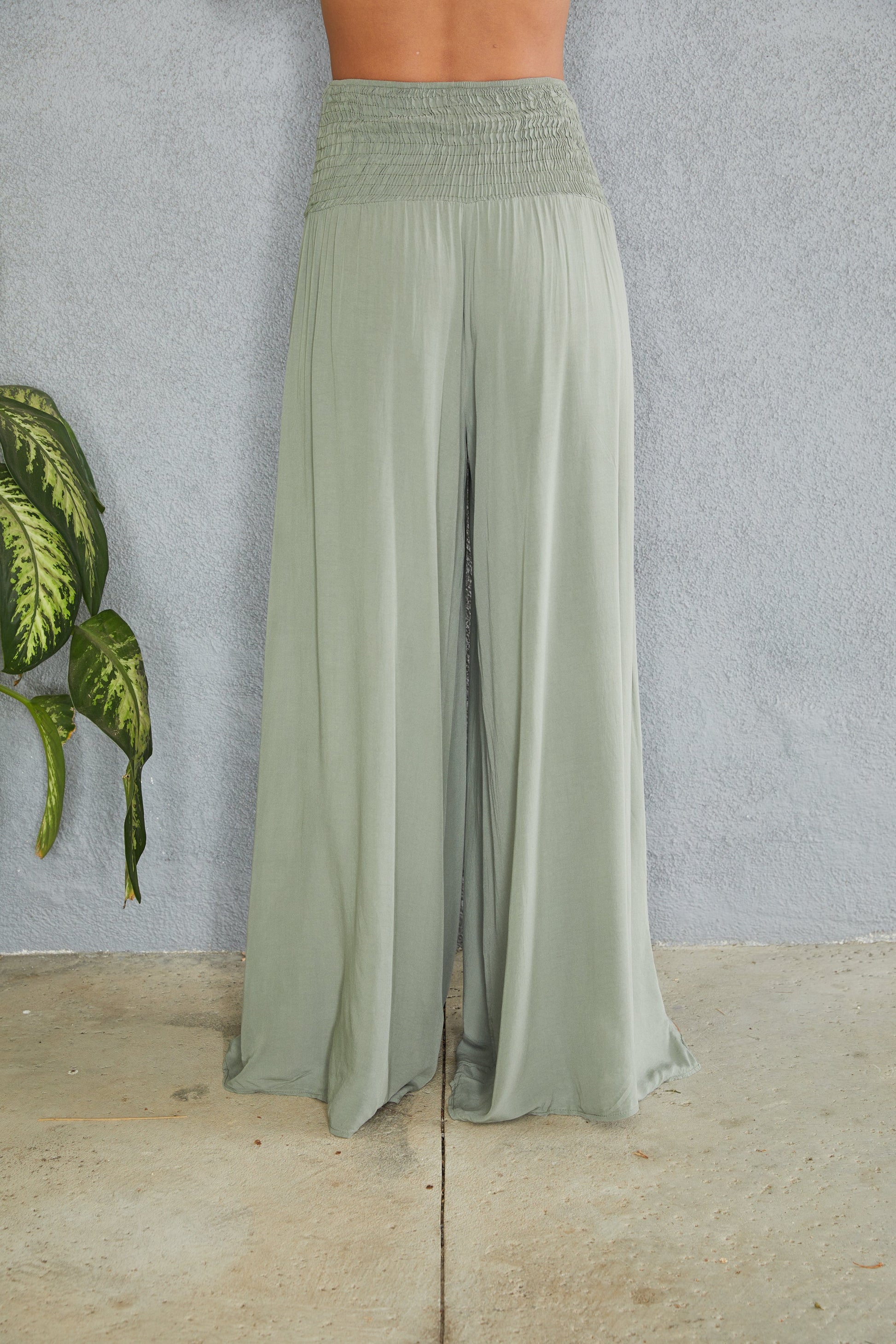 Damenhose mit weitem Bein und gesmoktem Bund-Pants for woman-Alpenkind