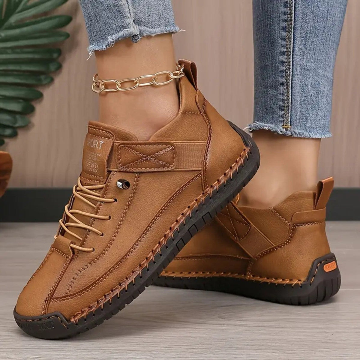 Damskie sneakersy z niską cholewką, sznurowane, z paskiem bocznym-Footwear for women-Alpenkind