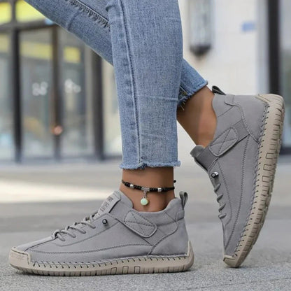 Damskie sneakersy z niską cholewką, sznurowane, z paskiem bocznym-Footwear for women-Alpenkind