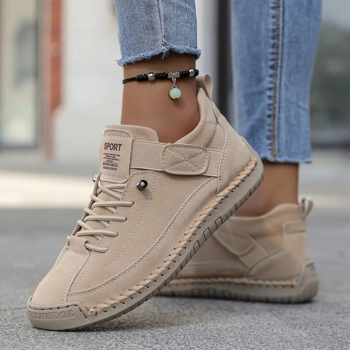 Damskie sneakersy z niską cholewką, sznurowane, z paskiem bocznym-Footwear for women-Alpenkind