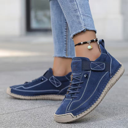 Damskie sneakersy z niską cholewką, sznurowane, z paskiem bocznym-Footwear for women-Alpenkind
