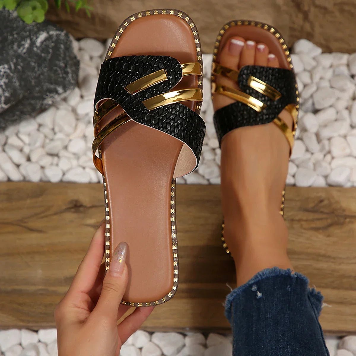Flache Damen-Pantoletten mit Metallic-Riemen-Footwear for women-Alpenkind