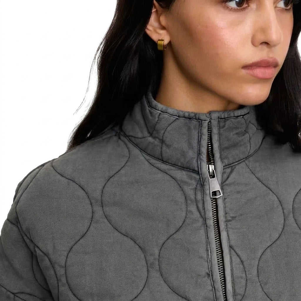 Gesteppte Damen-Reißverschlussjacke mit aufgesetzten Taschen-Jacket for women-Alpenkind