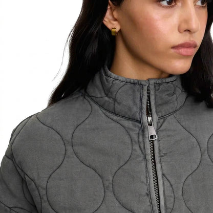 Gesteppte Damen-Reißverschlussjacke mit aufgesetzten Taschen-Jacket for women-Alpenkind