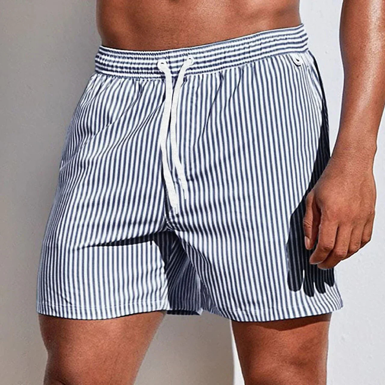 Gestreifte Badeshorts mit Kordelzug für Herren-Swimwear for men-Alpenkind
