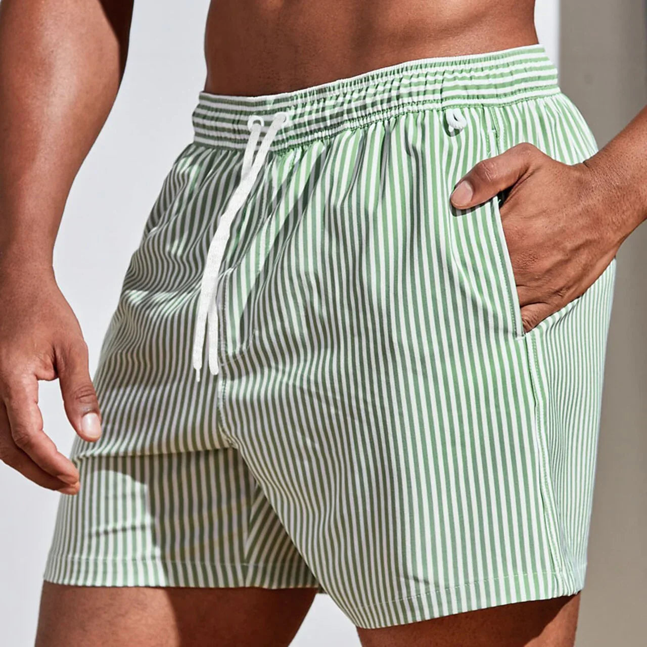 Gestreifte Badeshorts mit Kordelzug für Herren-Swimwear for men-Alpenkind