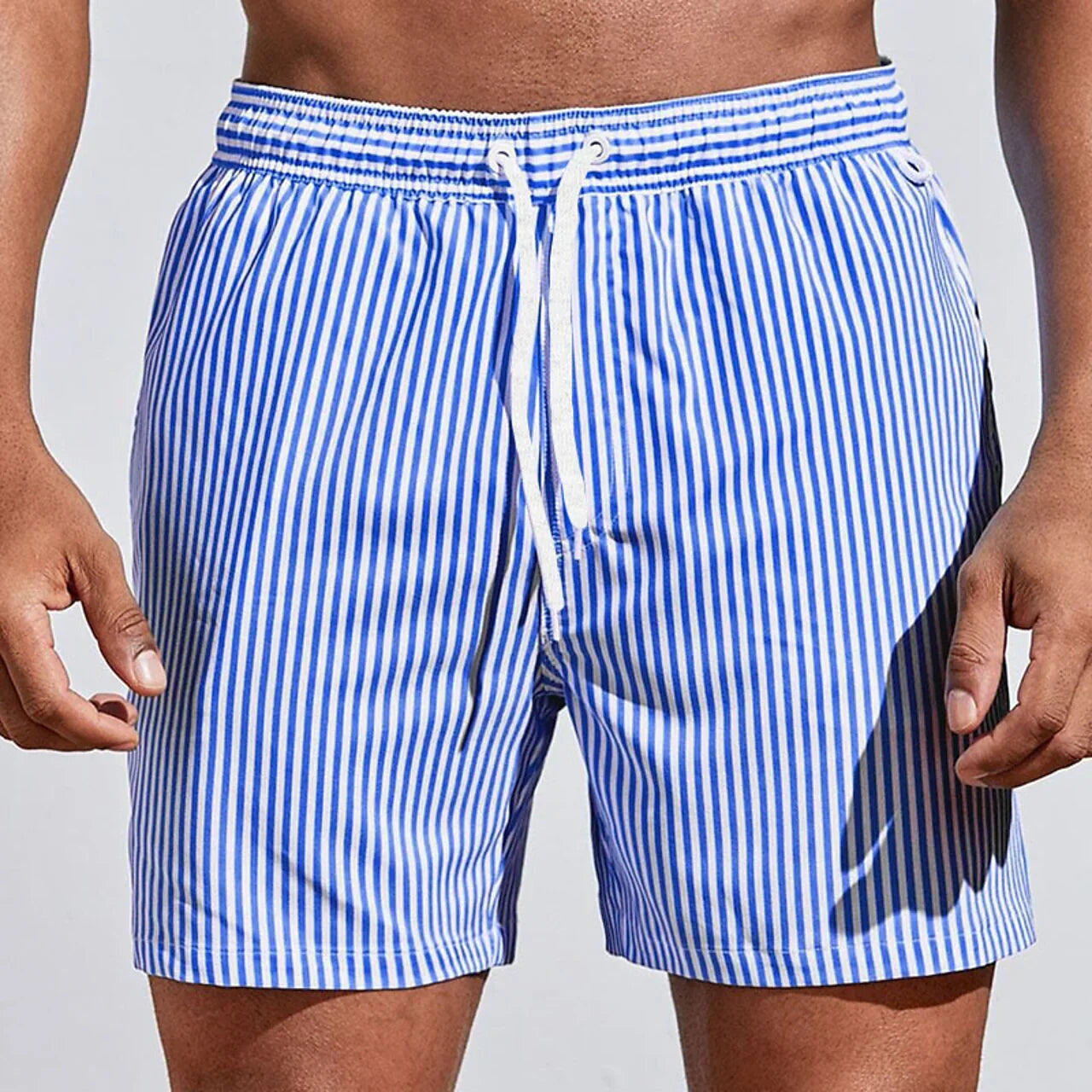 Gestreifte Badeshorts mit Kordelzug für Herren-Swimwear for men-Alpenkind