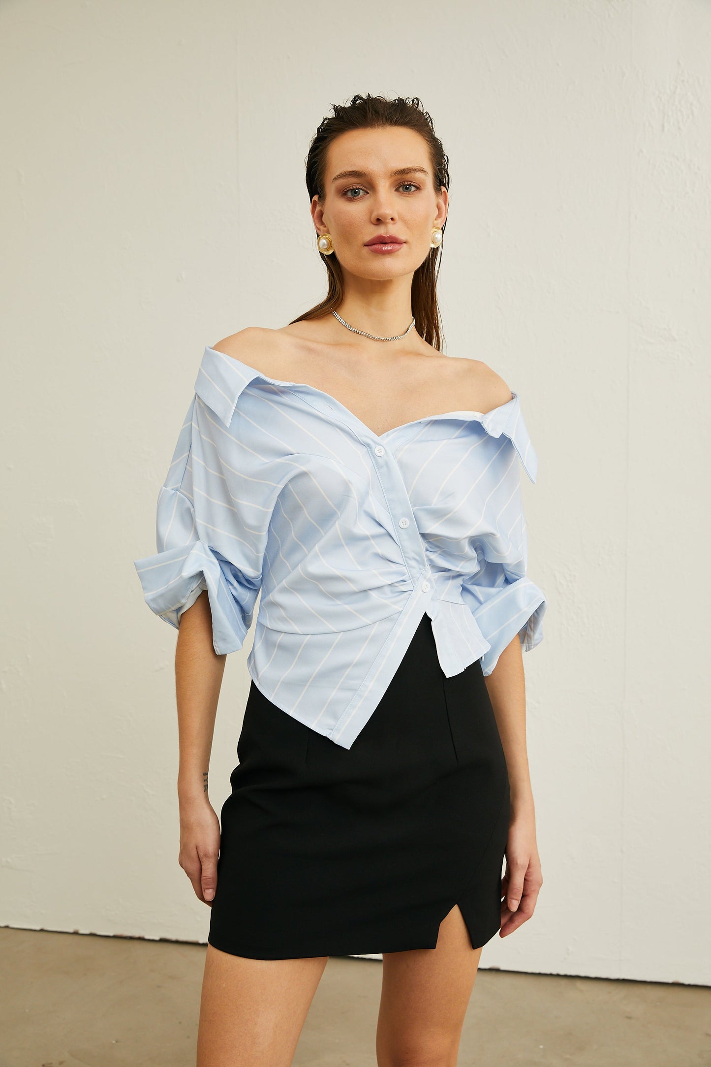 Gestreifte Off-Shoulder-Bluse für Damen mit Kettenträgern-Blouses for women-Alpenkind