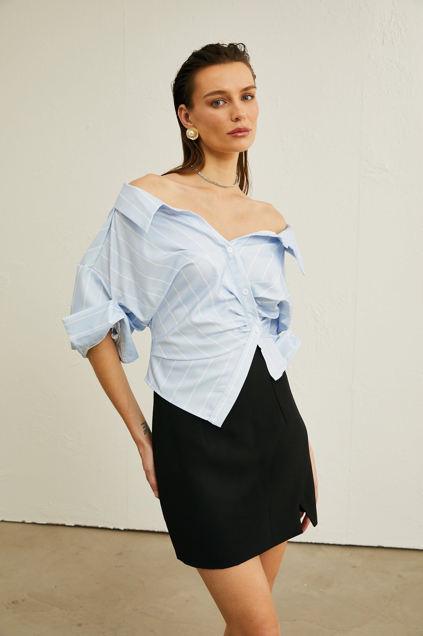 Gestreifte Off-Shoulder-Bluse für Damen mit Kettenträgern-Blouses for women-Alpenkind