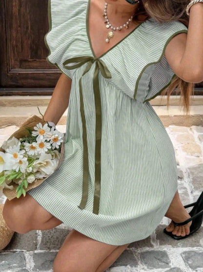 Gestreiftes Mini-Kleid für Damen mit Rüschenärmeln-Mini Dress-Alpenkind