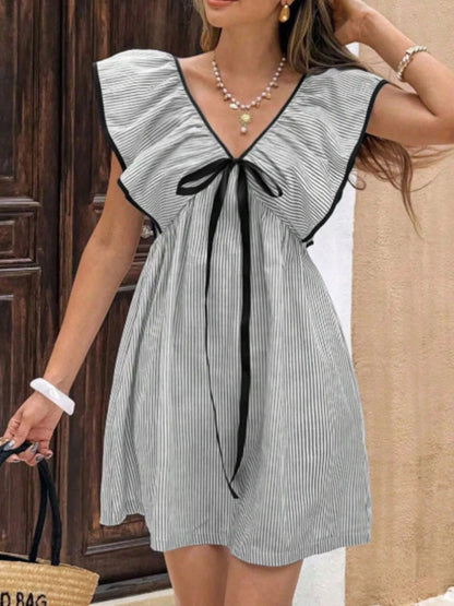 Gestreiftes Mini-Kleid für Damen mit Rüschenärmeln-Mini Dress-Alpenkind