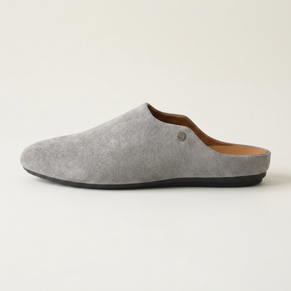 Herren-Mules aus Wildleder mit Metallnieten-Detail-Footwear for men-Alpenkind