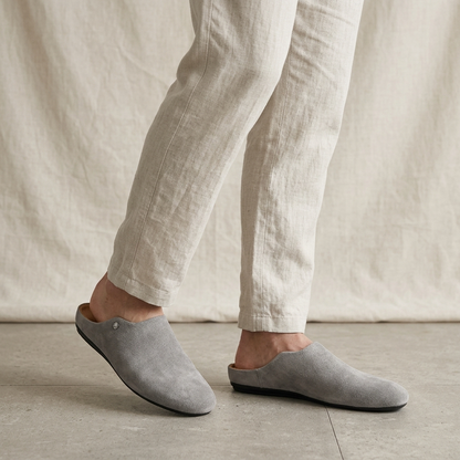 Herren-Mules aus Wildleder mit Metallnieten-Detail-Footwear for men-Alpenkind