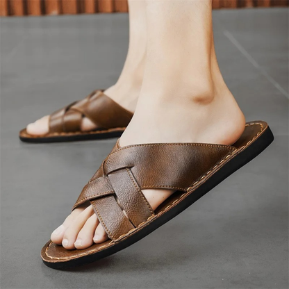 Herren-Pantoletten mit überkreuzten Riemen und sichtbaren Nähten-Footwear for men-Alpenkind