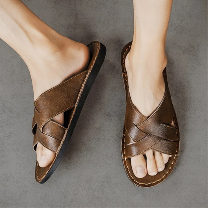 Herren-Pantoletten mit überkreuzten Riemen und sichtbaren Nähten-Footwear for men-Alpenkind