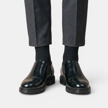Herren-Slipper im Brogue-Stil mit elastischen Seiteneinsätzen-Footwear for men-Alpenkind