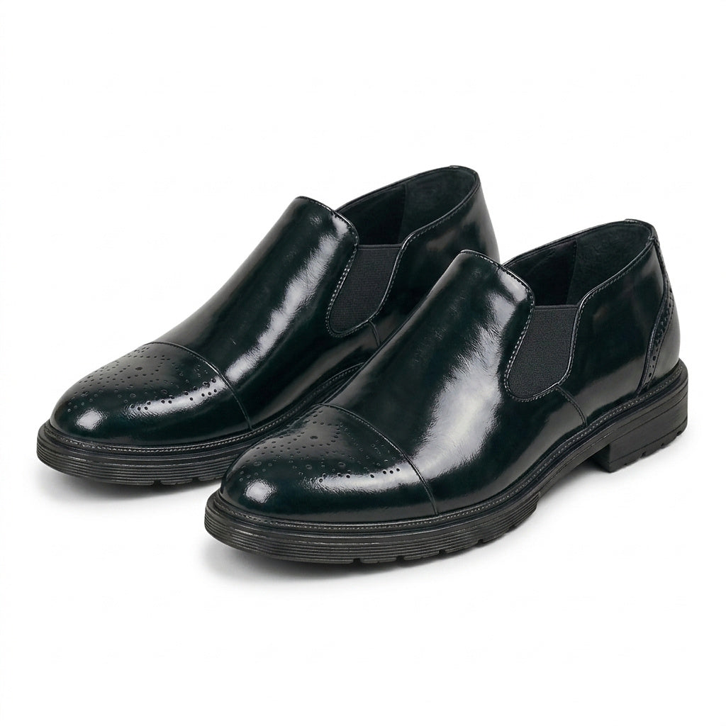 Herren-Slipper im Brogue-Stil mit elastischen Seiteneinsätzen-Footwear for men-Alpenkind