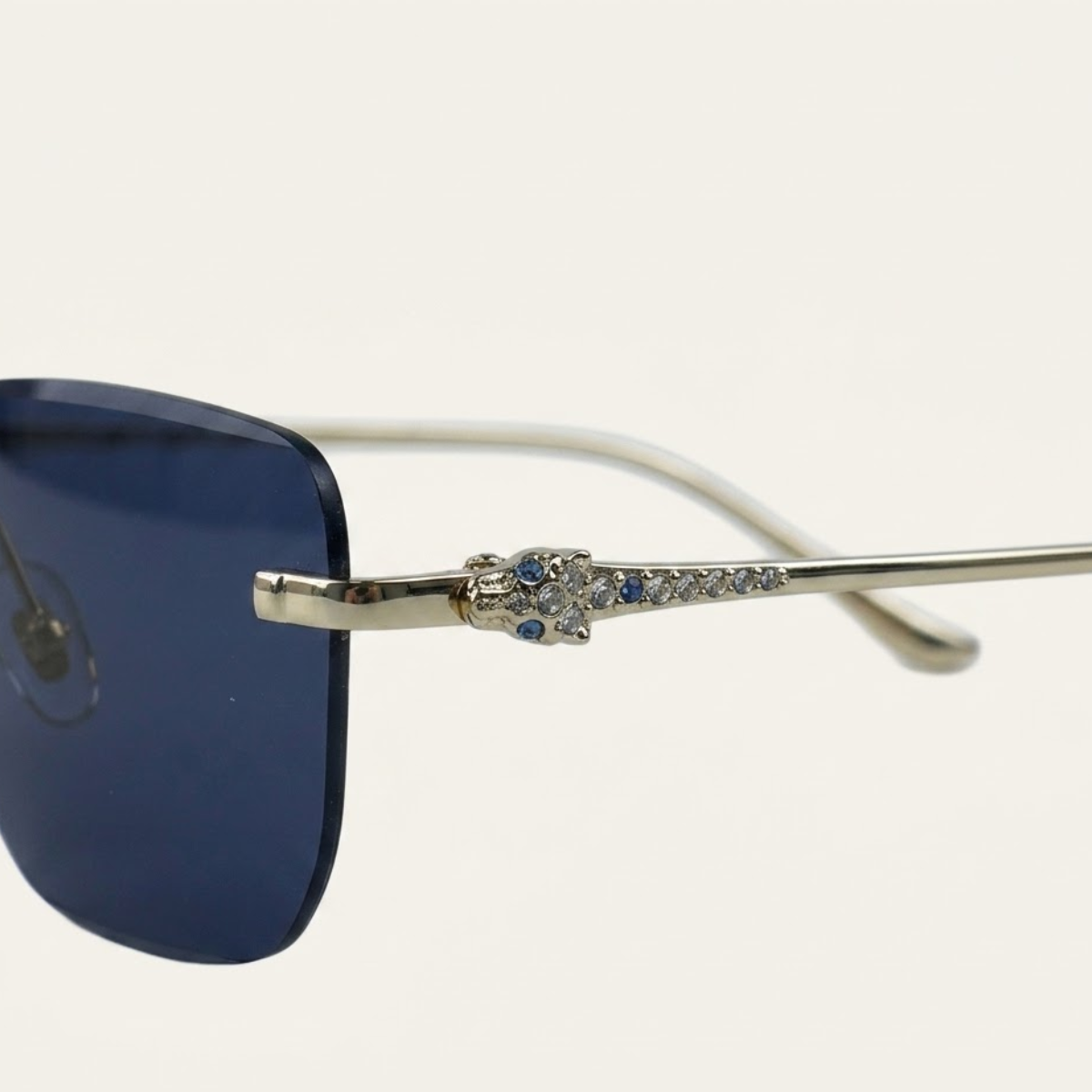 Herren Sonnenbrille mit quadratischen Gläsern und verziertem Bügeldetail-Glasses for men-Alpenkind