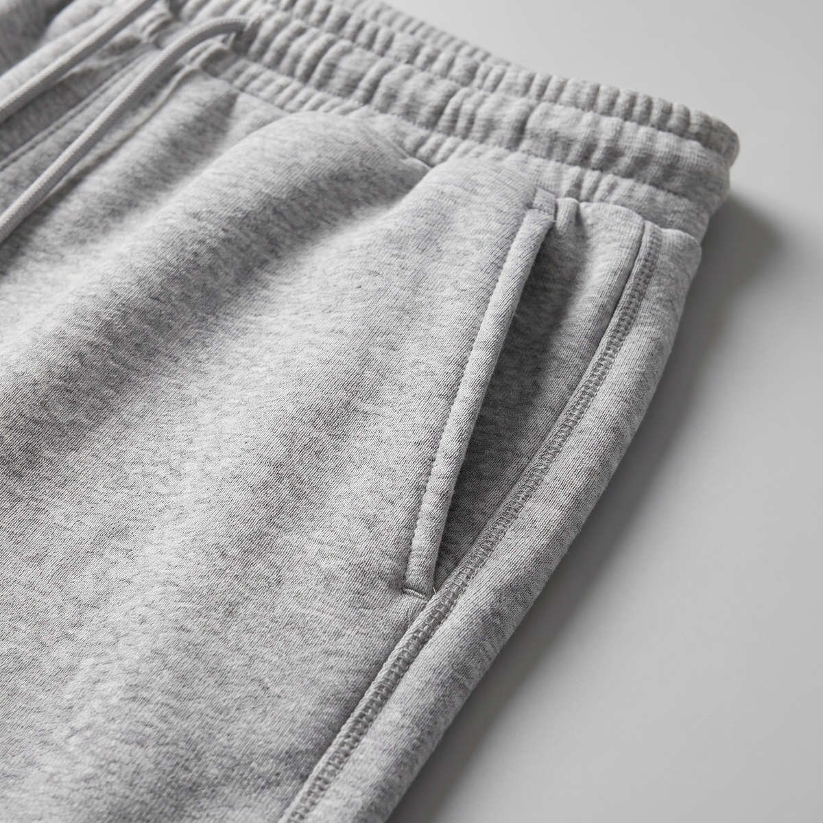 Herren-Sweatshorts mit Kordelzug und Nahtdetails-Shorts for men-Alpenkind