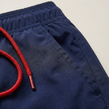 Kurze Herren-Badeshorts mit Kontrastbund-Swimwear for men-Alpenkind