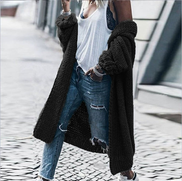 Lange Strickjacke mit Knopfverschluss und aufgesetzten Taschen-Women cardigans-Alpenkind