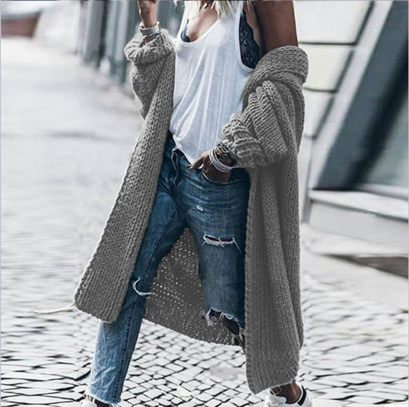 Lange Strickjacke mit Knopfverschluss und aufgesetzten Taschen-Women cardigans-Alpenkind