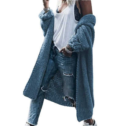 Lange Strickjacke mit Knopfverschluss und aufgesetzten Taschen-Women cardigans-Alpenkind
