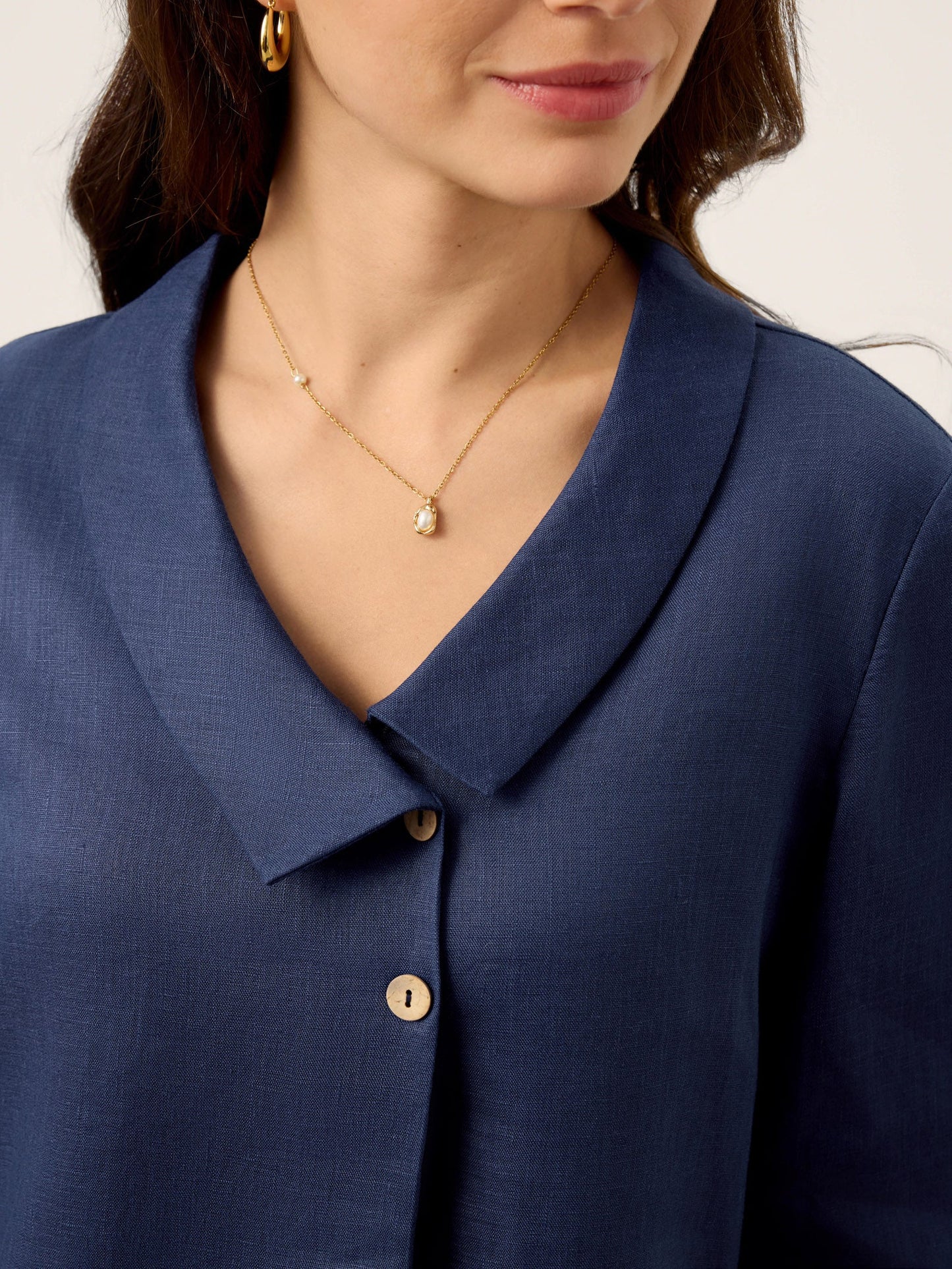 Leinentop für Damen mit asymmetrischem Kragen-Tops for women-Alpenkind