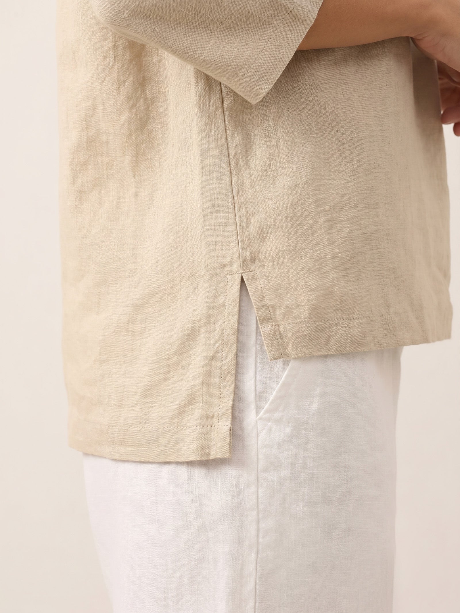 Leinentop für Damen mit Schalkragen und V-Ausschnitt-Tops for women-Alpenkind