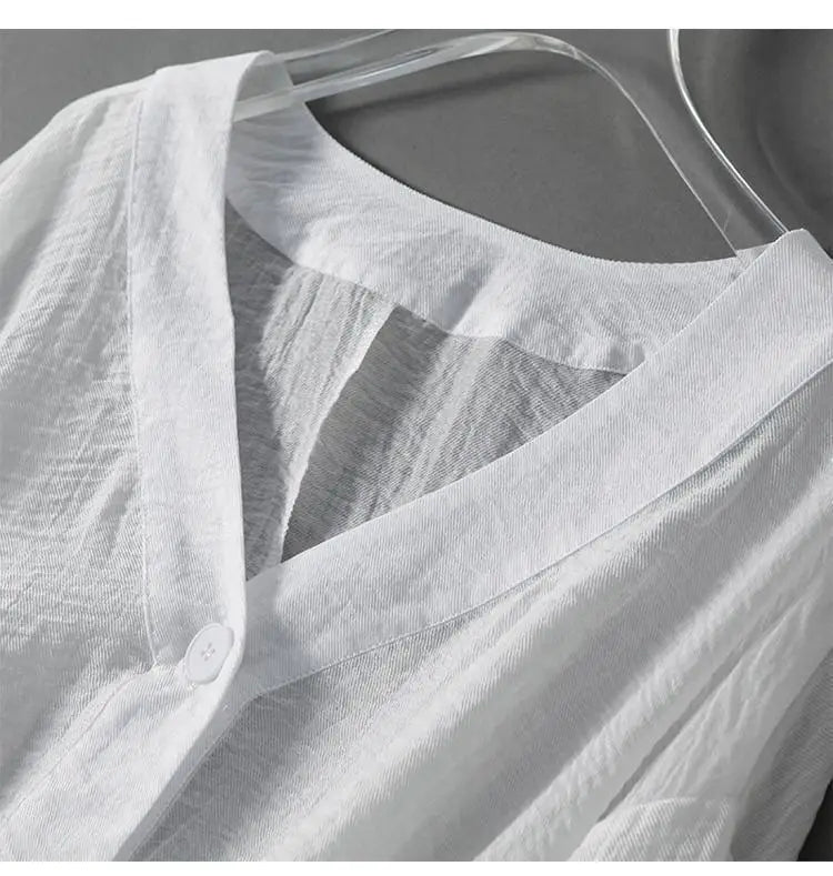 Strukturierte Damenbluse mit V-Ausschnitt und Knöpfen-Blouses for women-Alpenkind