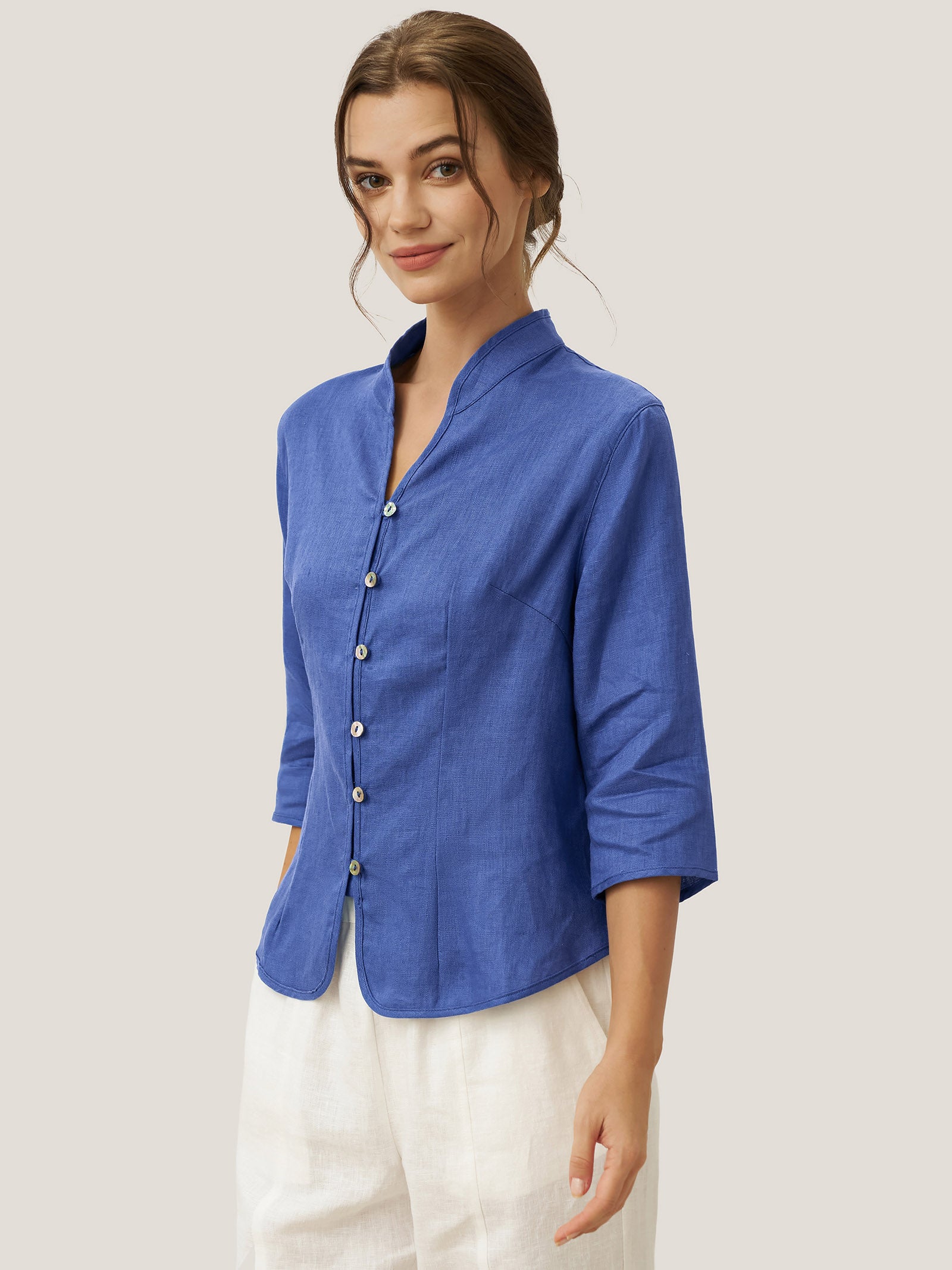 Tailliertes Damen-Leinenhemd mit Stehkragen-Shirts for women-Alpenkind