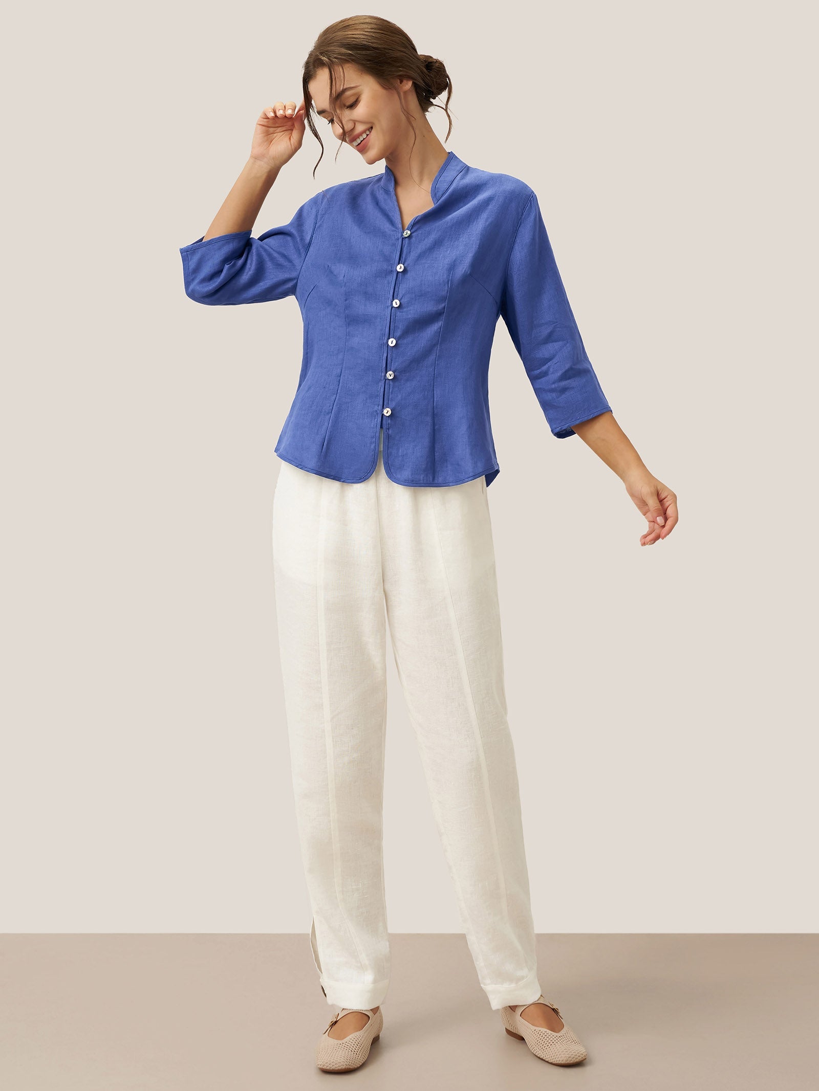 Tailliertes Damen-Leinenhemd mit Stehkragen-Shirts for women-Alpenkind