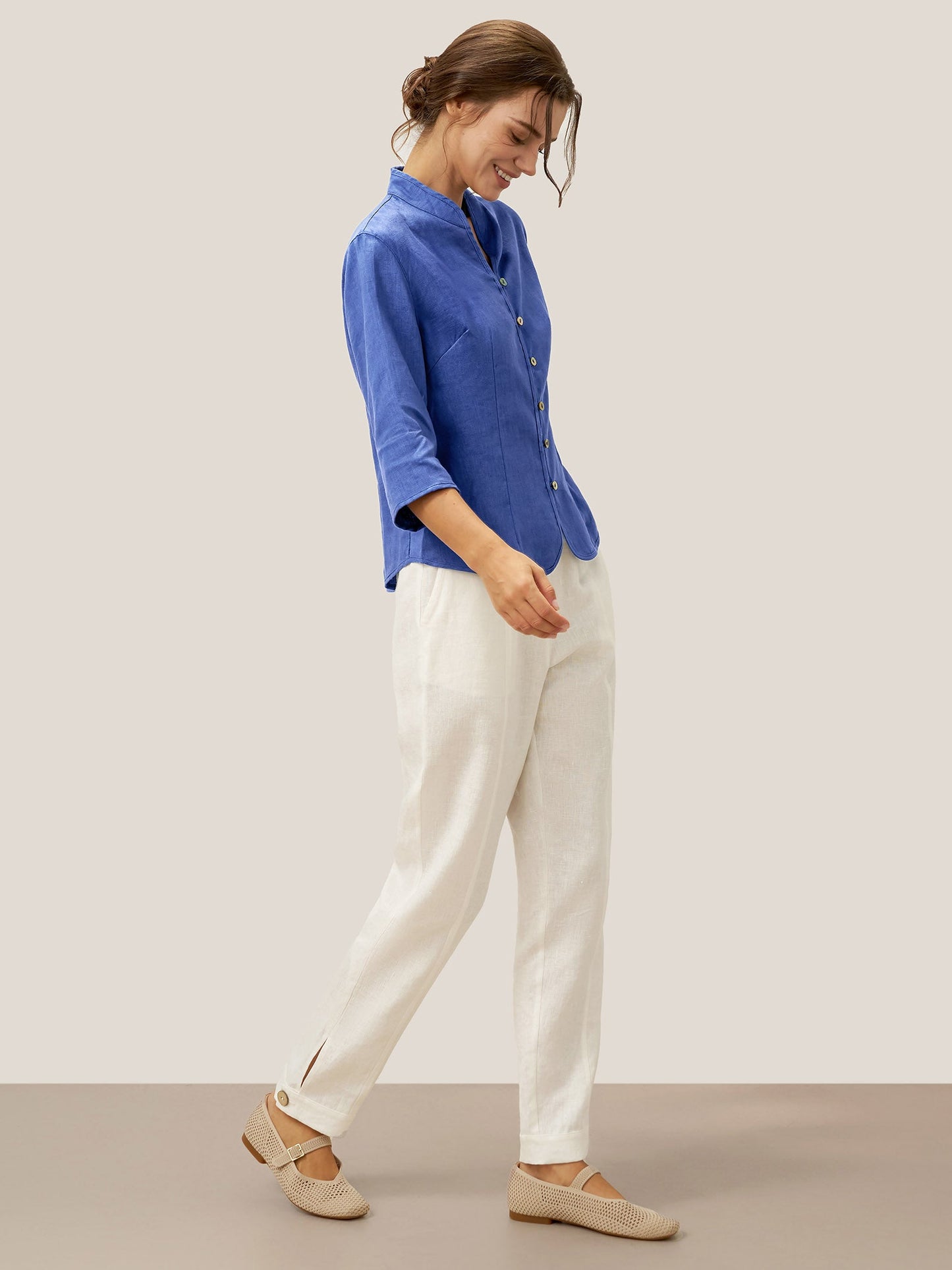 Tailliertes Damen-Leinenhemd mit Stehkragen-Shirts for women-Alpenkind