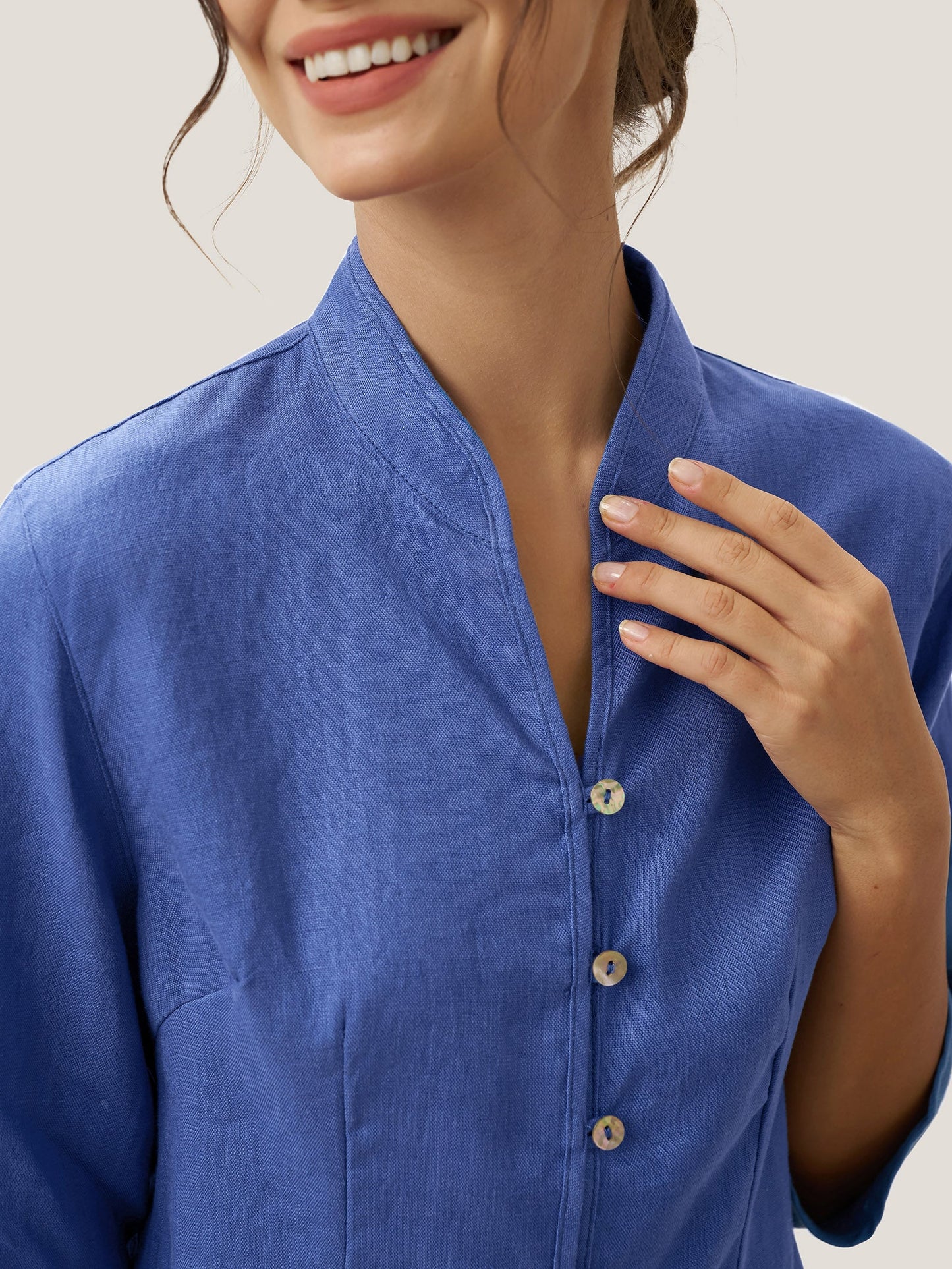 Tailliertes Damen-Leinenhemd mit Stehkragen-Shirts for women-Alpenkind